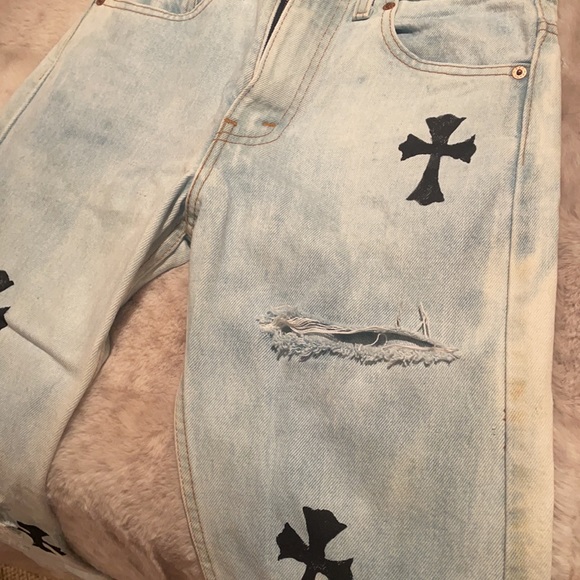 ✨bleached denim Levi’s jeans with black painted crosses✨ - Picture 5 of 8